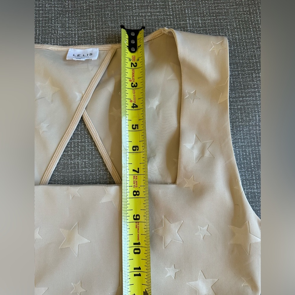 Le Lis Collection Backless Star Print Bodysuit – Tie Back – Beige/Nude – Size L - Picture 13 of 15